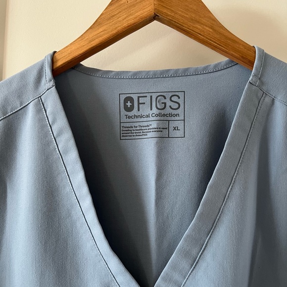 FIGS Dusty Blue Scrub Set - Picture 4 of 7